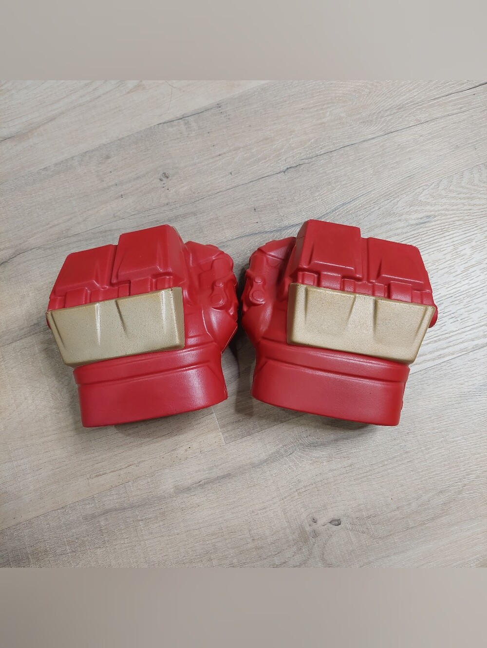 Hulkbuster Smash Hands Fists Gloves Marvel Avengers Hulk/Iron Man.